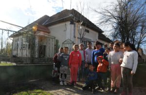 top flow unterstützt Roma-Kinder